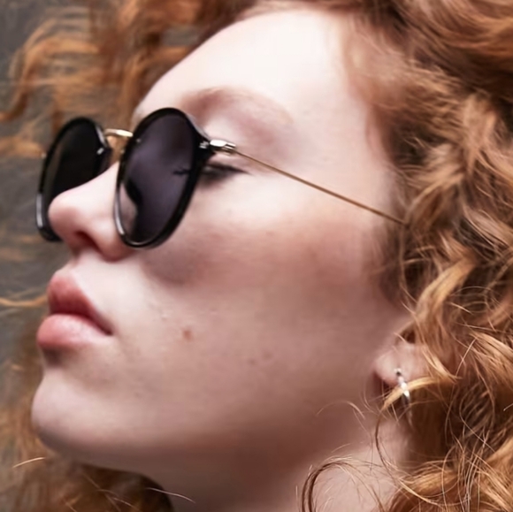 Topshop plastic round sunglasses in black - Picture 4 of 11